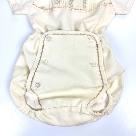 VINTAGE 1970s Baby Sz 6 Months Ivory Cottage Button Classic Bobby Suit One Piece - Picture 3 of 10